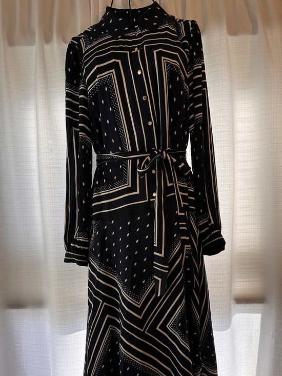 Elie Tahari Dresses & Skirts - NWT ELIE TAHARI Navy Blue & White Geometric Long-Sleeve Tie-Waist Midi Dress